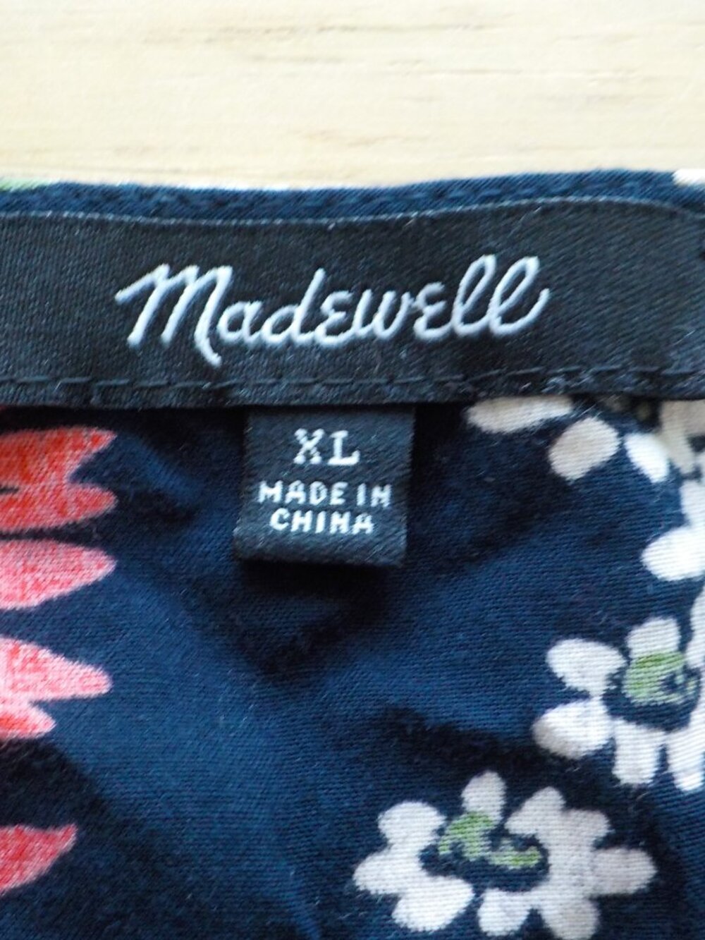 Madewell Blouse - X-Large - Red White Blue Flower Short Sleeve V-neck Tie (2598) - Picture 2 of 5